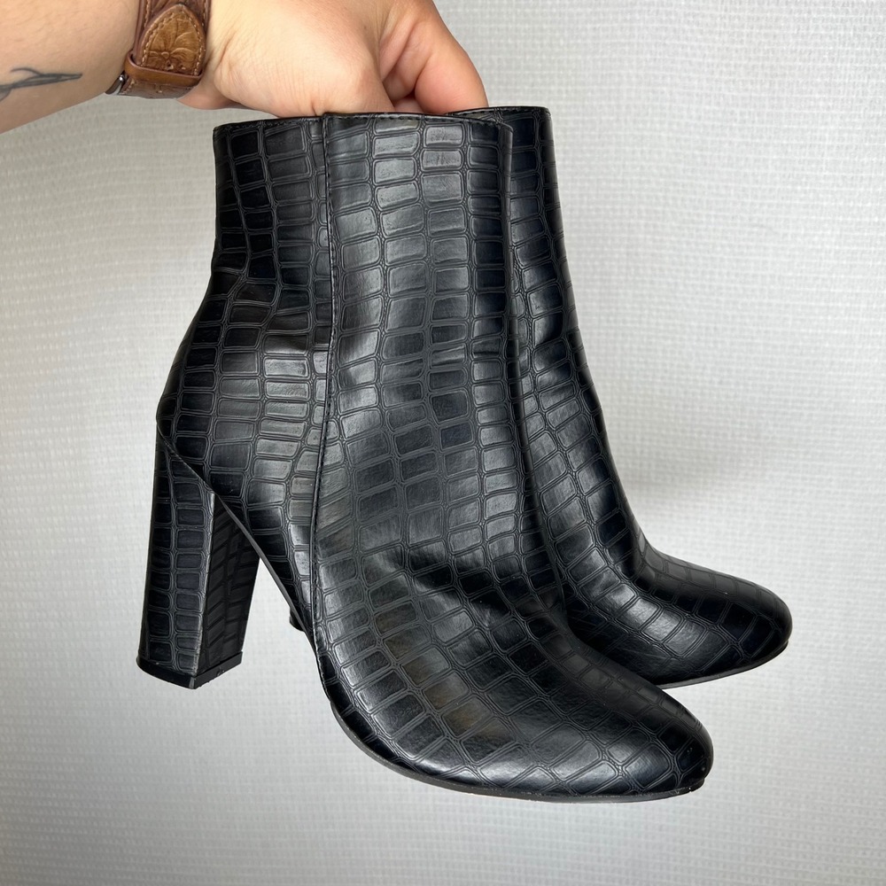 PrettyLittleThing Black Croc Embossed Block Heel Ankle Boots Size 7 Pointed Toe